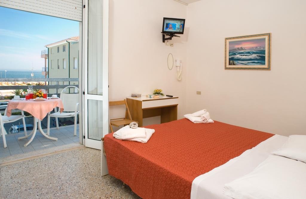 Hotel Ciondolo D'Oro Rimini Kamer foto