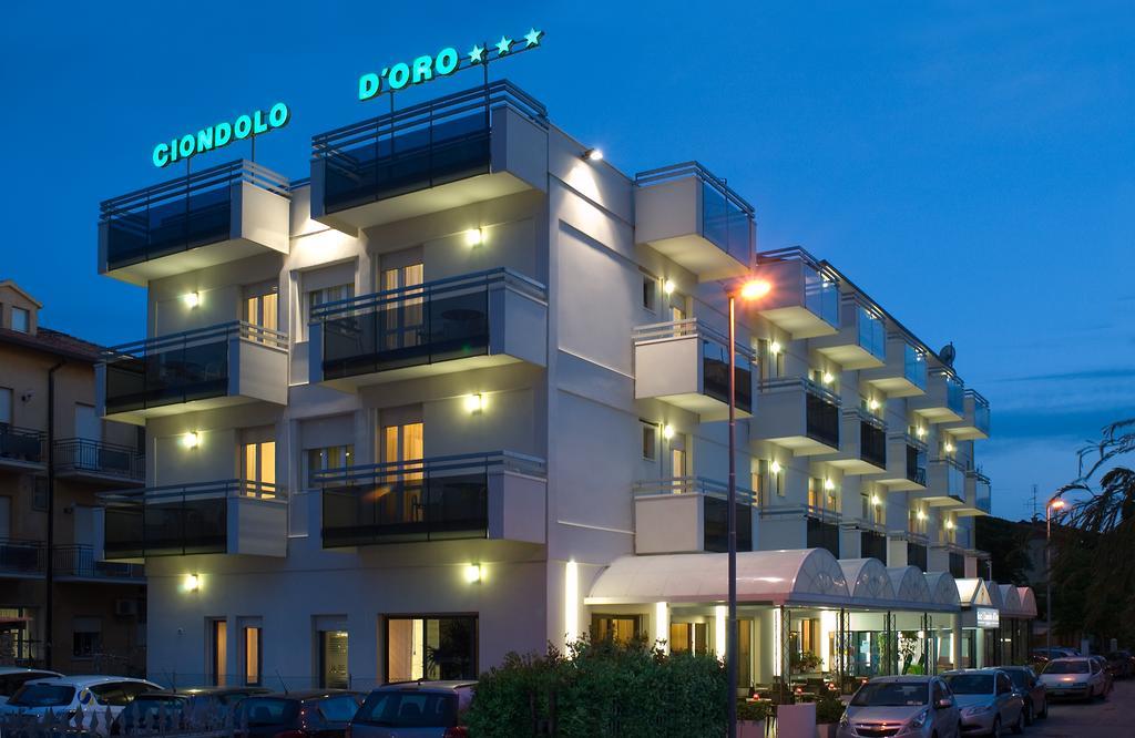 Hotel Ciondolo D'Oro Rimini Buitenkant foto