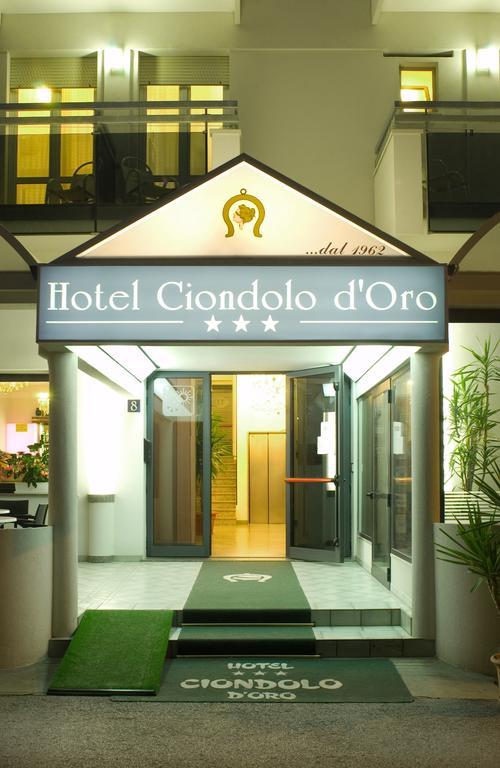 Hotel Ciondolo D'Oro Rimini Buitenkant foto
