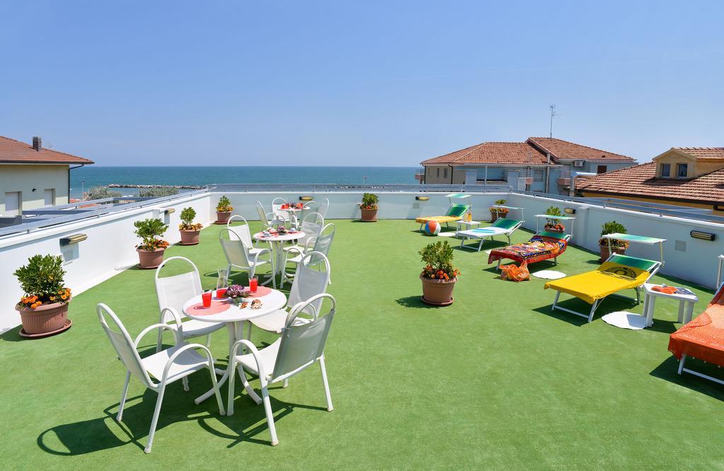 Hotel Ciondolo D'Oro Rimini Buitenkant foto
