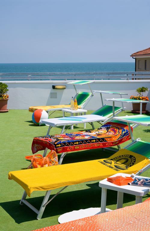 Hotel Ciondolo D'Oro Rimini Buitenkant foto