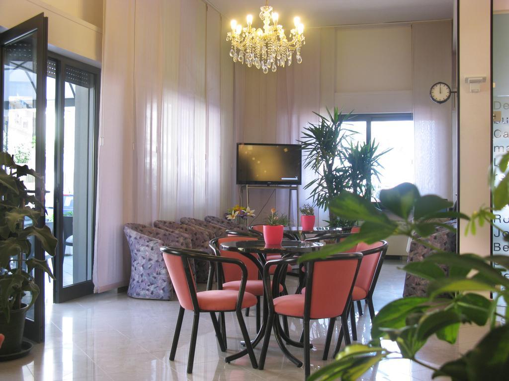 Hotel Ciondolo D'Oro Rimini Buitenkant foto