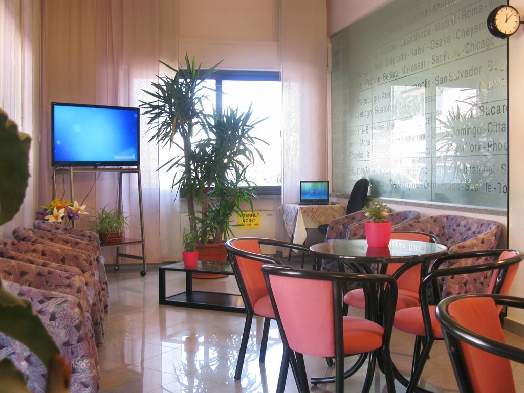 Hotel Ciondolo D'Oro Rimini Buitenkant foto