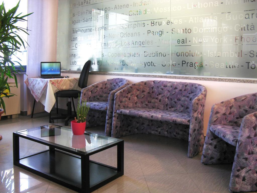 Hotel Ciondolo D'Oro Rimini Buitenkant foto