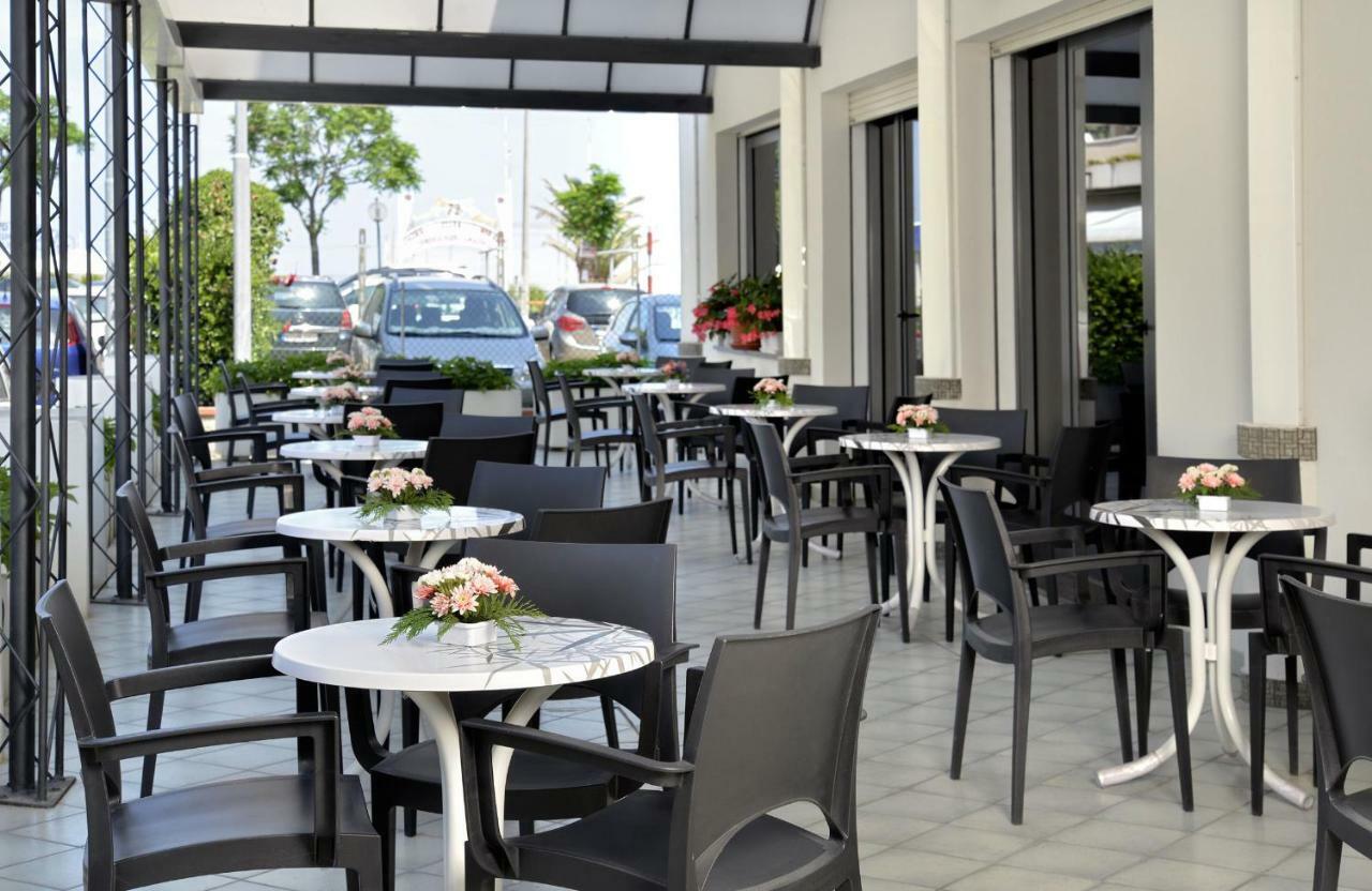 Hotel Ciondolo D'Oro Rimini Buitenkant foto